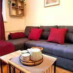 Cozyhome Medena Central, Quiet Premium Spot In Old Town